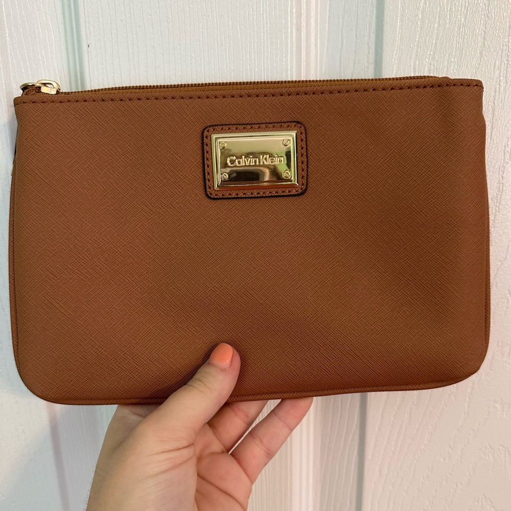 NWOT BROWN CALVIN KLEIN CLUTCH